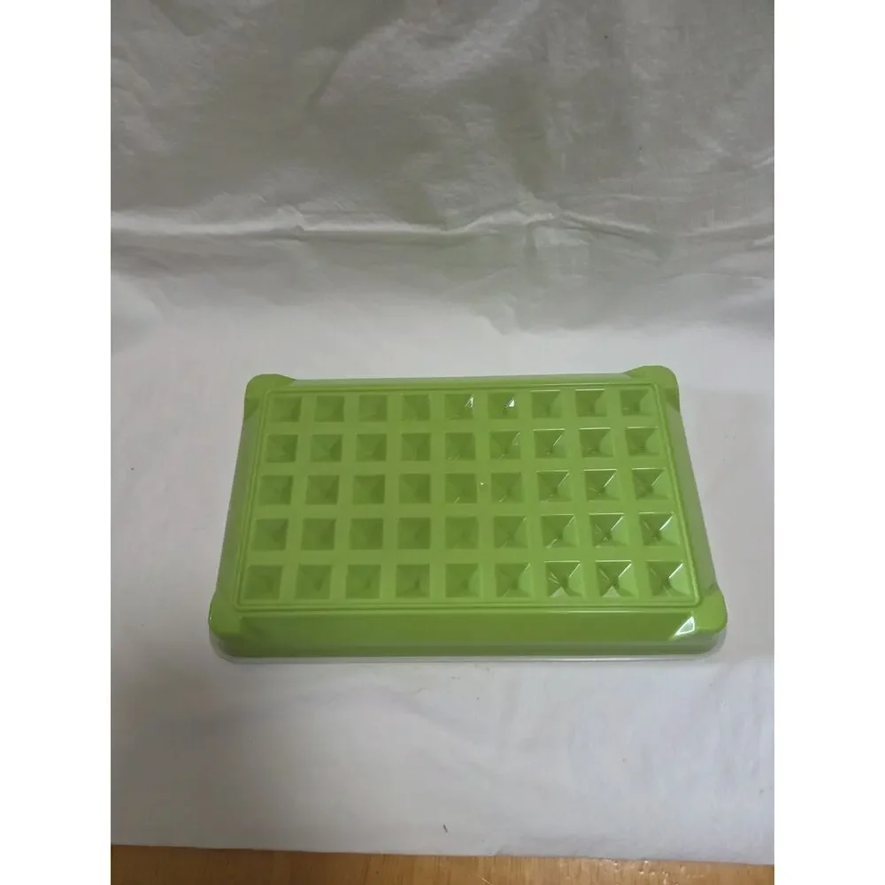 Tupperware Deli Meat Bacon Hot Dog Keeper 10.25